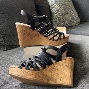 Hadley strappy wedge